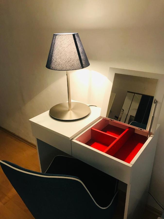 The Barts Center - Self Check-in * Viena