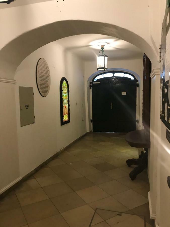 The Barts Center - Self Check-in Viena
